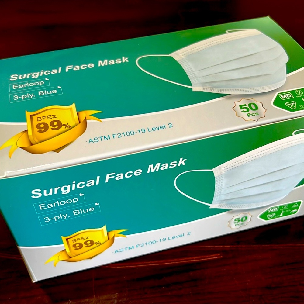 Surgical Face Mask 3-Ply w EarLoop Pack of 50 (exp.01/2024 -great for cleaning!)